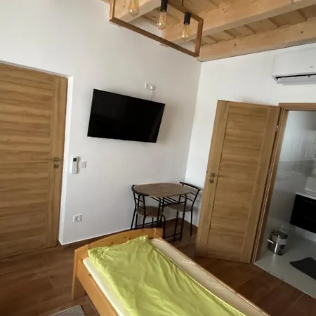 Nagy Bujdoso Vendeghaz *