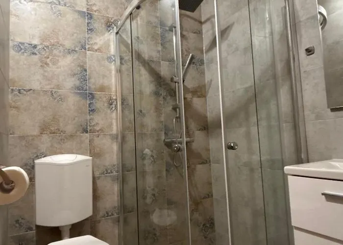 Nagy Bujdoso Vendeghaz Tardona